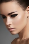 how-to-apply-eyeliner-2 / photo from http://www.ourvanity.com